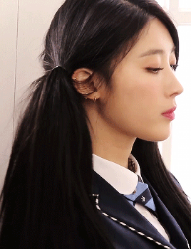 ohayoungs:  Moon and her ponytail 