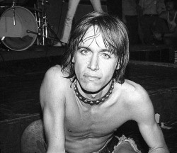 soundsof71:  Iggy Pop at the New York City punk haven Max’s