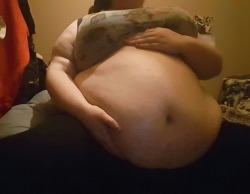 cheesecakechub:I’m super sorry for so many uploads…but I looked especially flabby in these so I thought I’d share them!