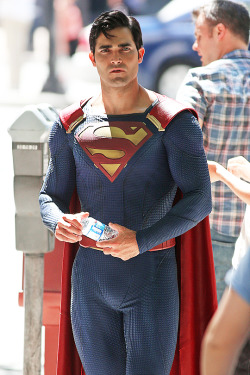 zacefronsbf:Tyler Hoechlin on the set of Supergirl (July 29th)