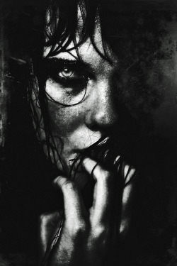 VKE Fine Art Photography - Lucy Diamond - Dark Beauty
