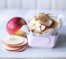 teenshealthandfitness:  Bake apple chips for a healthier alternatives