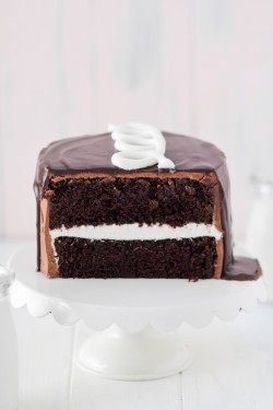 foodiebliss:    Hostess Cupcake Cake  Source: Confessions Of