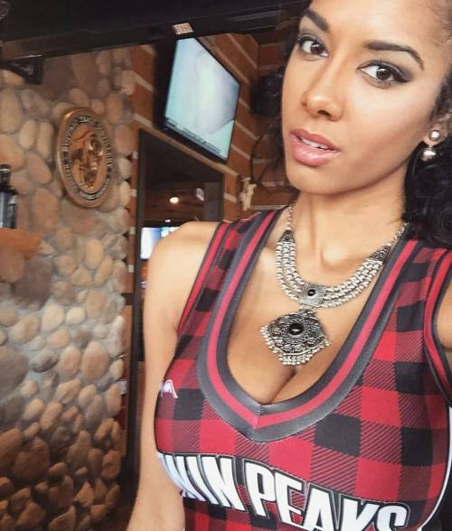 sibabes:  #sibabes #SIBsundayselfie from this #tpg #beauty @_mattice #twinpeaksgirl #bartender #siboobs #twinpeaks #indy #brunette #selfie Come out and see her today and watch the #nbaplayoffs  #tipyourbartenders #serviceindustrybabes