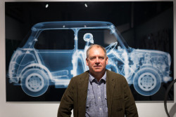 grayandwise:  Nick Veasey, one-of-a-kind man.For those who doesn’t