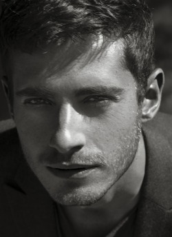 barefoot-rats:  Julian Morris (III) 