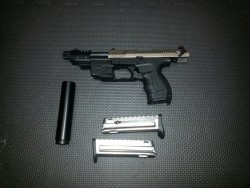 tombstone-actual:  bluefouralpharomeo:  New addition to my Walther