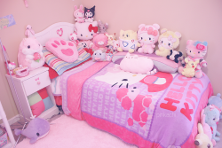 dollyandy:  pinkachi:  New pictures of my room ! 。( ^ ω ^