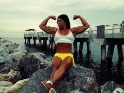 loveoffemalemuscle:  Suzy Kellner