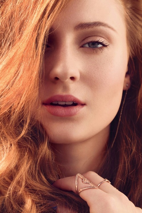 hot-women-daily:  Look into her eyes. Follow. Reblog. Submit. Obey. Queen Mckayla rules over me.