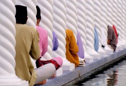 ouilavie:  Gueorgui Pinkhassov. Brunei. The Waqaf Mosque with