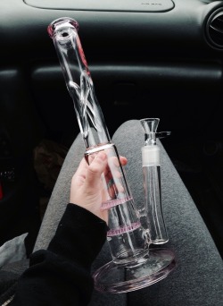 steezyuniverselovesyou:  inh4le-kush:  new bong 