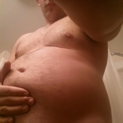 schlago:  sirfeedsandrubs:  Im feeling bigger? What do you think? Im getting a potbelly  Nice 