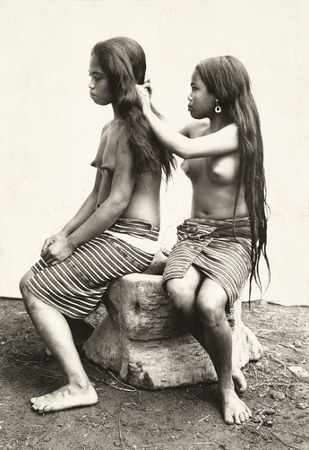 philippinespics: Ifugao girls groom each other's hair. Luzon Island,  Philippines. 1910. Photographer: Charles Martin - National Geographic  Creative Tumblr Porn