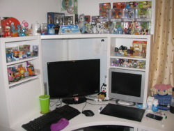 reorganized my desk a bitdecluttered a lot though could use some
