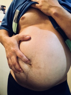 mysterybelly:  If this post gets 500 notes I’ll make a belly