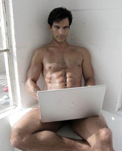famouscockassface:  Is this Jonathan Schaech?
