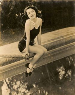 giftvintage:  Colleen Moore c. 1920’s 