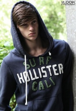 twinkmeetslife:  Hottie of the Day - Surfer hoodie twink For