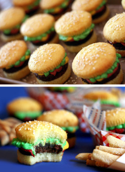 boozybakerr:  Burger Cupcakes 