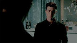 shadowhunterspocdaily:  #when your boyfriend embarrasses you