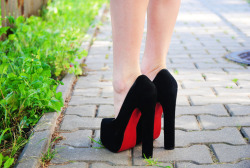 hellohighheels:  Hello High HeelsHelloHighHeels2.com