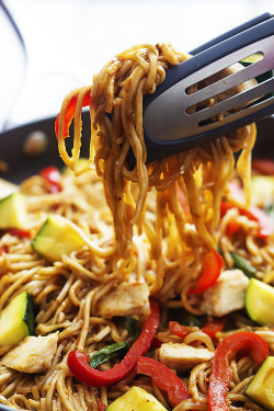 prettypasta:  Chicken Lo Mein