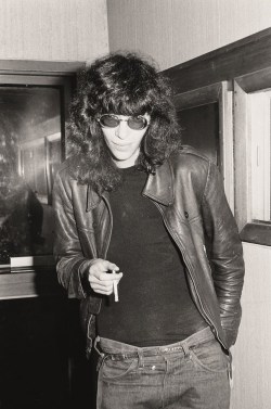 soundsof71:  Joey Ramone at New York City punk mecca Max’s