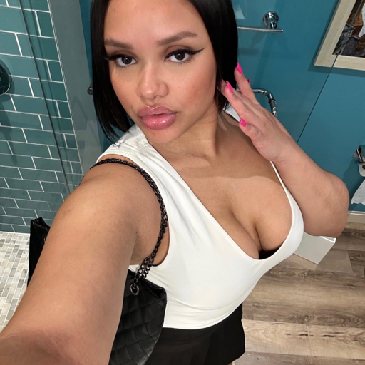 guwopbaby:   I don’t just talk with these lips .. I suck a