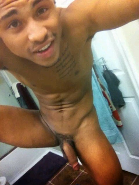 nudeselfshots-blackmen.tumblr.com/post/108210769193/