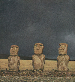 humanoidhistory:  Monolithic human figures on Easter Island,
