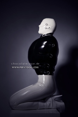 rubberdollemmalee:  “Blindfold, completely rubberized from