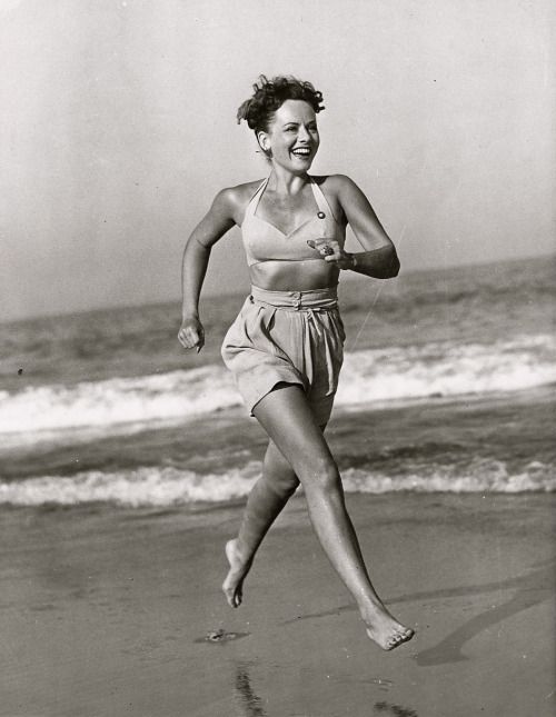 bellalagosa: Beach Time… Paulette Goddard   ca.1945  https://painted-face.com/