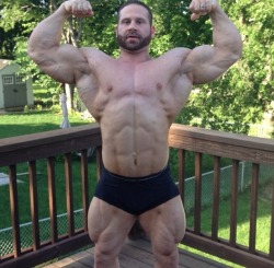 bodybuildermusclecentral:  bodybuildermusclecentral  Aweseome