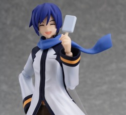 flancy69:  ohnoraptors:  もうすぐ案内開始、figmaKAITO！！！