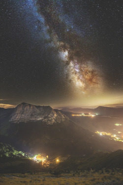 ikwt:  Bove Milky Way over light country (Luca Cruciani) | ikwt