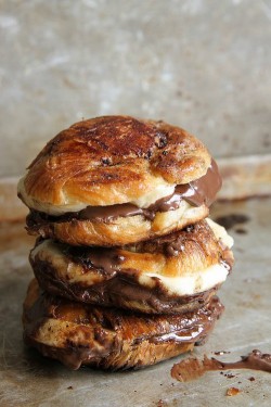 in-my-mouth:  Brown Butter Fried Nutella Banana Croissant Sandwiches