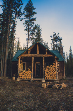 charleyzheng:  This was our cute weekend cabin at Elk Lake. Much