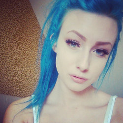 luxy-rose:  Oldie. A picture I never posted on here with my blue