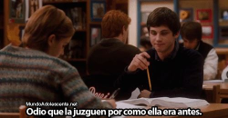 dontworry-bejappy:  indirectas:  alguien así.  Charlie*-* 