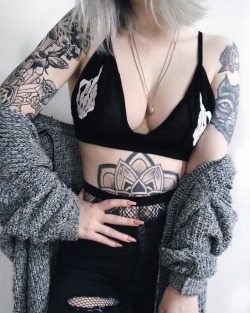 murderousbreakdowns:Outfit of the day.  Instagram: pastelwife