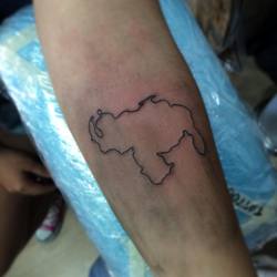 #tattoo #tatuaje #Venezuela #silueta #línea #line #brazo #arm