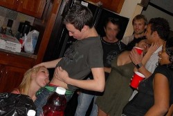 morethanmono:  She had done drunken hookups at parties before,