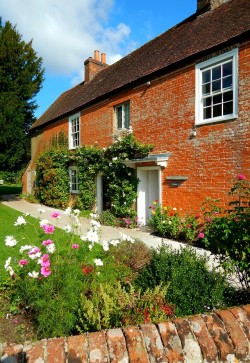 fuckitandmovetobritain:  Great Britain: Chawton, Caernarfon,