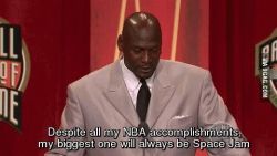 tyrion-skywalker:  This is why Michael Jordan is amazing. He