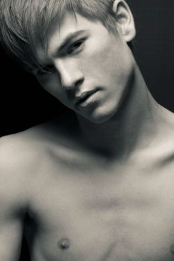 tgrade5:  model Drew Kelly 