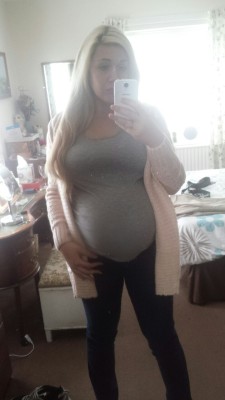 vickyandchick:  Me and my boy rocking it at 34 weeks and 1 day