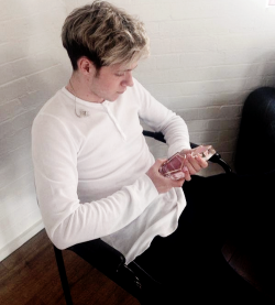  @NiallOfficial: guys ! check out the bottle for You and I !!
