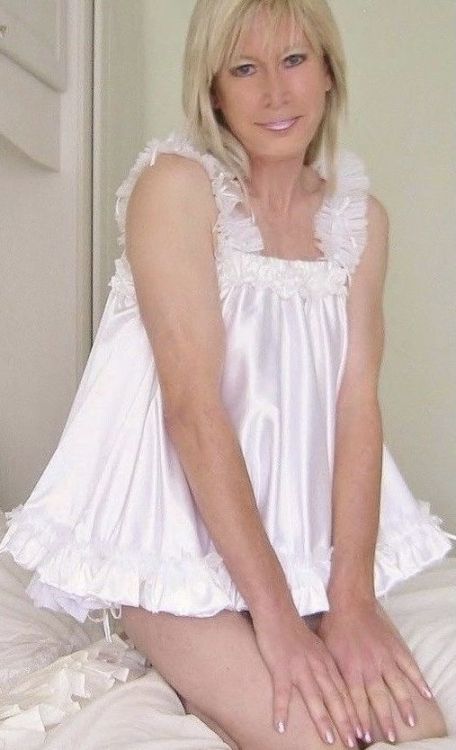 willow121:  Her baby doll nightie is so adorable!