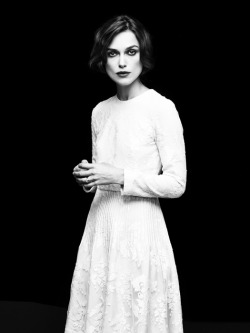 apocalyptic-euphoria:  Keira Knightley photagraphed by Peter